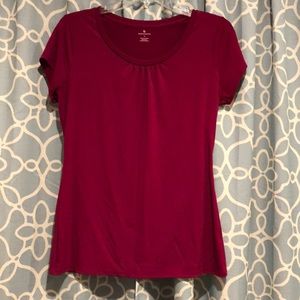 💕Ultra Flattering Berry Top💕